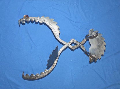 Ice Tong Paranoid Piranha with Saw Blades